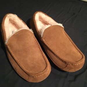NWOT UGG Slippers/Mocasins